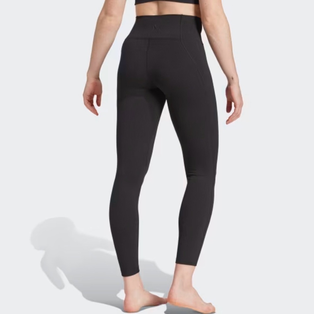✨Host pick✨Adidas Originals Black 7/8Leggings with Stretchy Fit - Picture 4 of 5